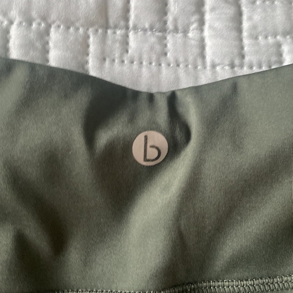 Cotton On Khaki gym biker shorts with pocket size large NWOT - Picture 6 of 7